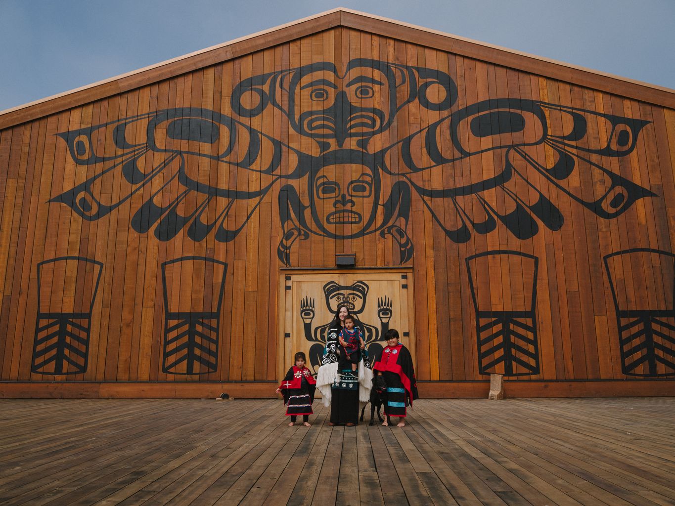 Gwa’sala-’Nakwaxda’xw Nation Big House Community Portraits. 